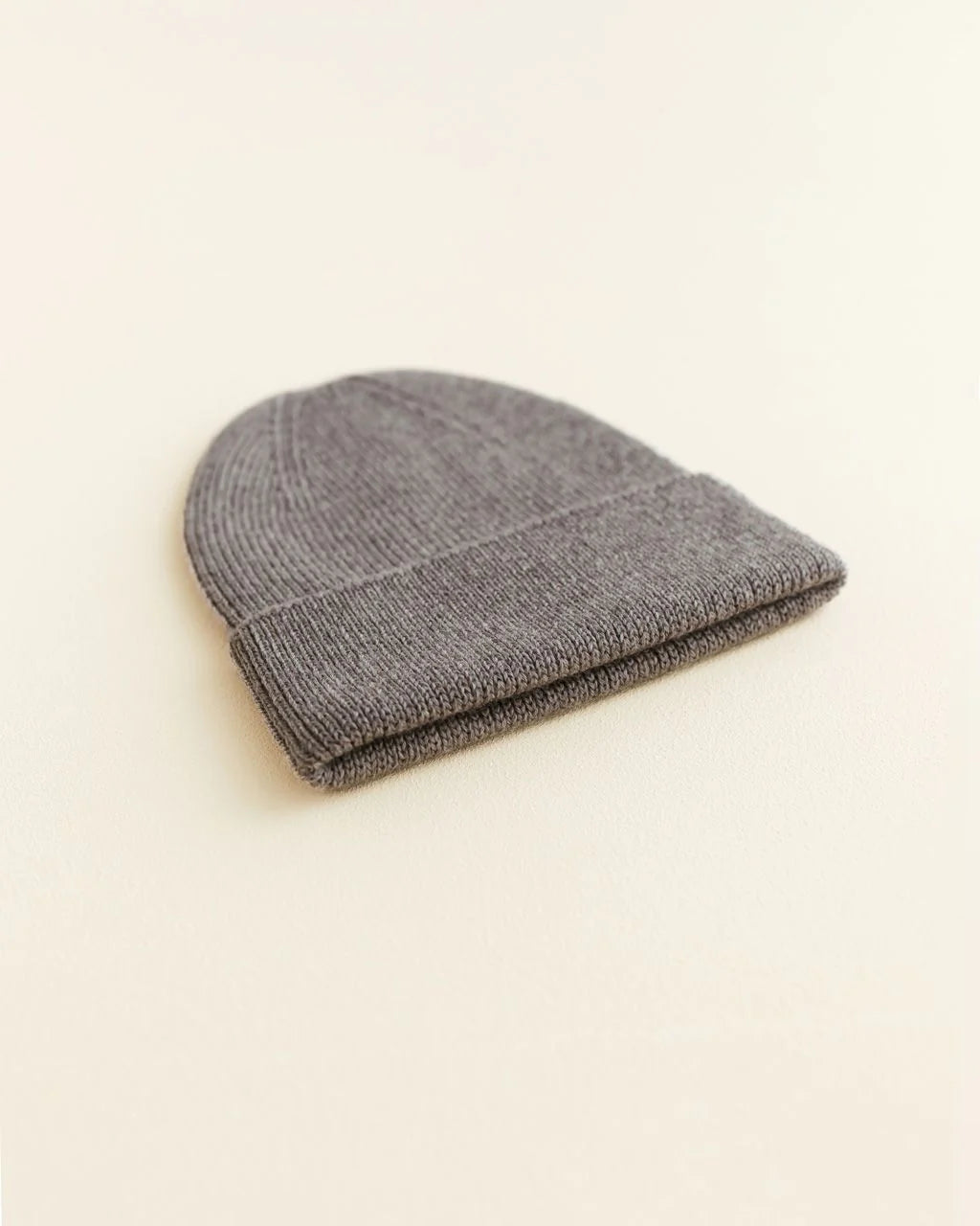 FONZIE NEWBORN BEANIE - OTTER