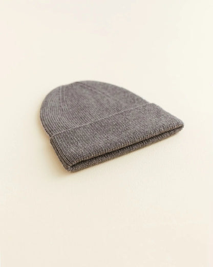 FONZIE NEWBORN BEANIE - OTTER